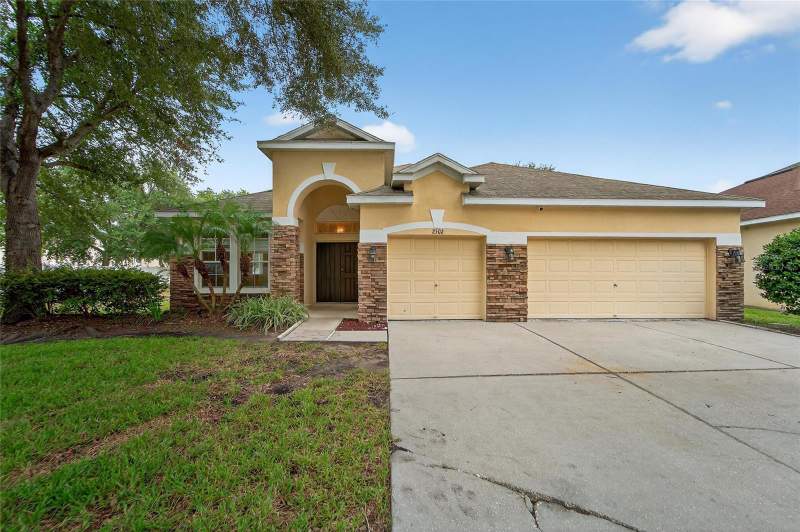 4 bedroom Single Family Residence at 2502 Bonterra Boulevard, Bonterra, Valrico — photo 2