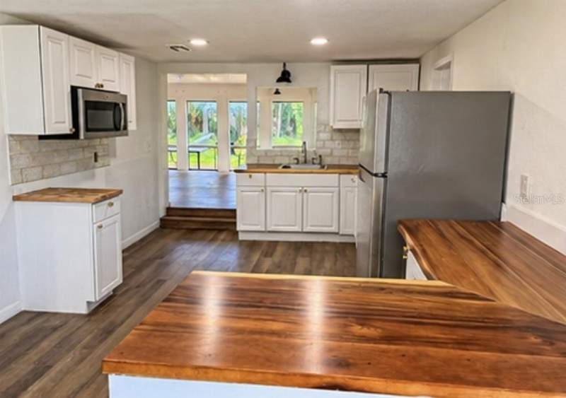 3 bedroom Single Family Residence at 10017 Linda Street, Gibsonton, Gibsonton — photo 2