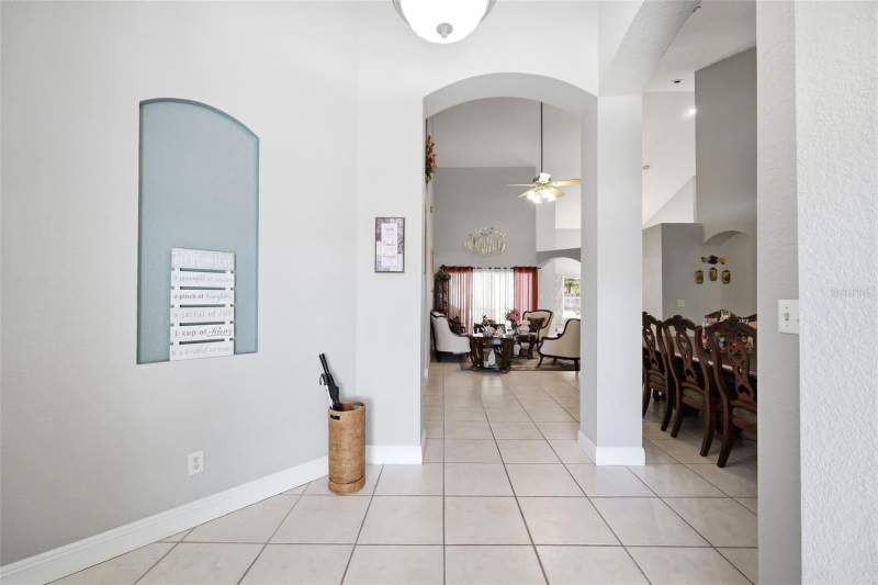 5 bedroom Single Family Residence at 2112 Heritage Crest Drive, Heritage Crest, Valrico — photo 4