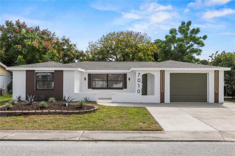 3 bedroom Single Family Residence at 7010 Parrot Drive, Regency Park, Port Richey — photo 1