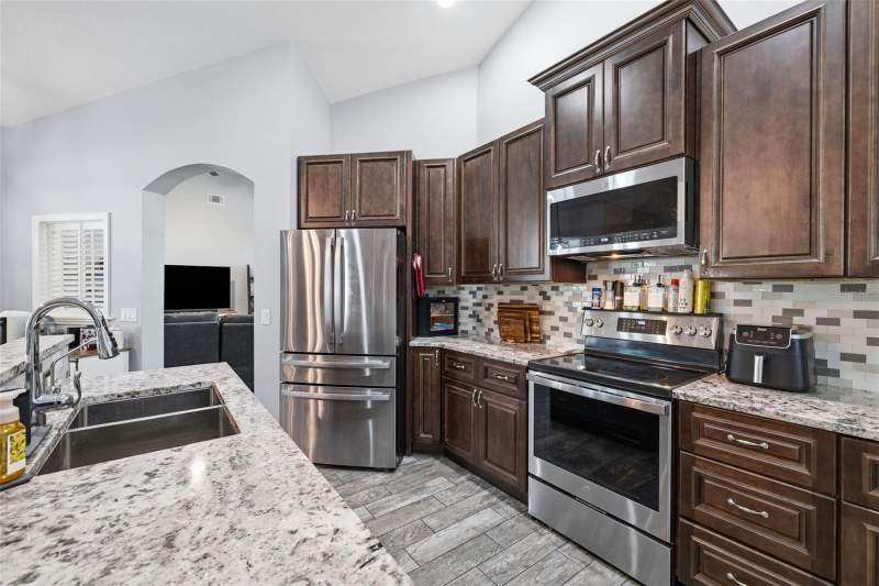 4 bedroom Single Family Residence at 12020 Running Fox Circle, Riverglen Unit 3, Riverview — photo 4
