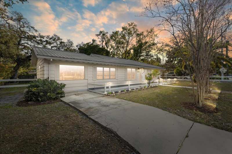 2 bedroom Single Family Residence at 1010 Indian Beach Drive, Sarasota Bay Park, Sarasota — photo 1