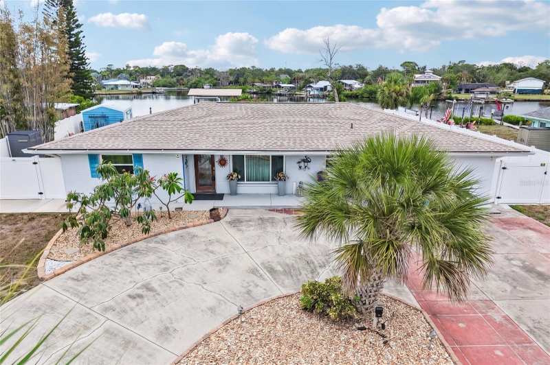 3 bedroom Single Family Residence at 806 Blue Heron Boulevard, Point Heron, Ruskin — photo 1