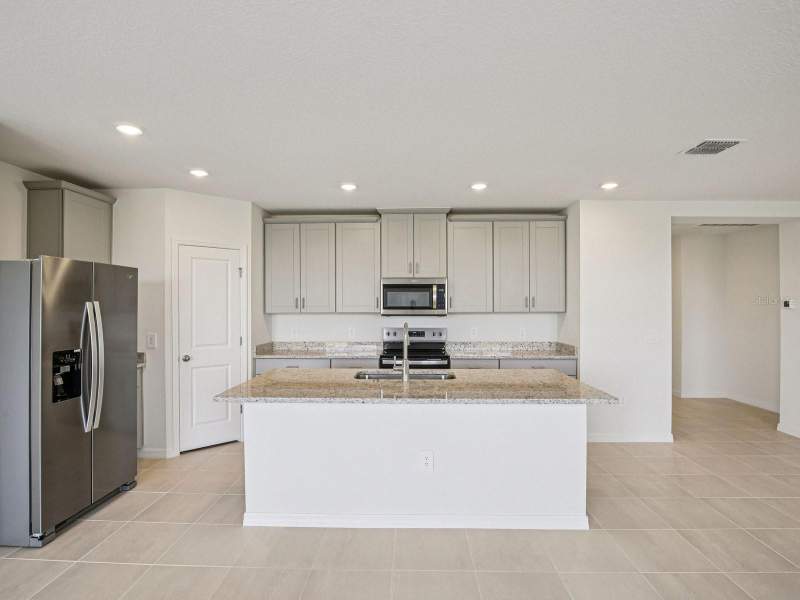 4 bedroom Single Family Residence at 823 Sunshower Drive, The Reserve At Hammock Oaks, Lady Lake — photo 4