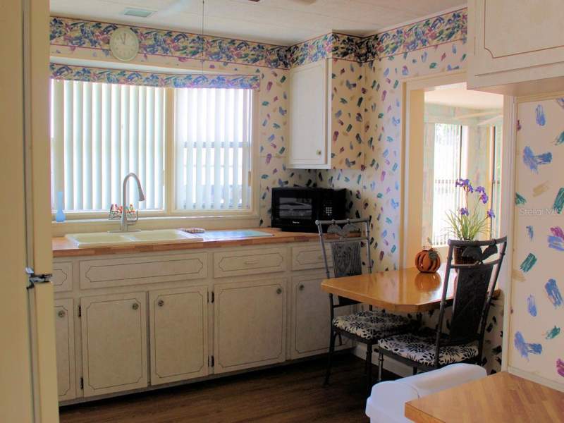 2 bedroom Manufactured Home at 802 Date Palm Street, Palm Hill Mobile Home Park Unrec, Largo — photo 4