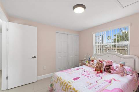 10112 Enchanted Oaks Court, Tampa FL - photo 8 of 36