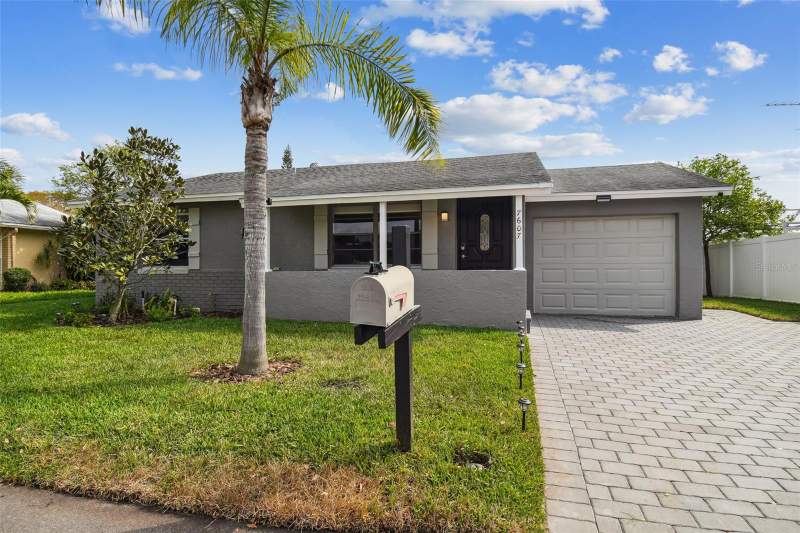 3 bedroom Single Family Residence at 7607 Woodland Oaks Court, Timberlane Sub Unit 3A, Tampa — photo 3