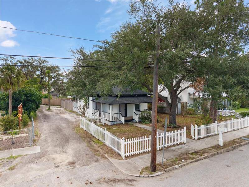 2 bedroom Single Family Residence at 136 N Ring Avenue, Cheyneys J K Sub, Tarpon Springs — photo 3
