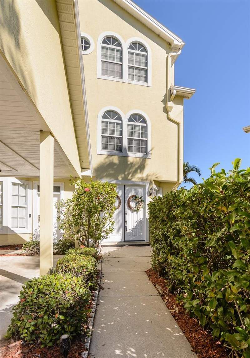 Westchester Lake Townhomes