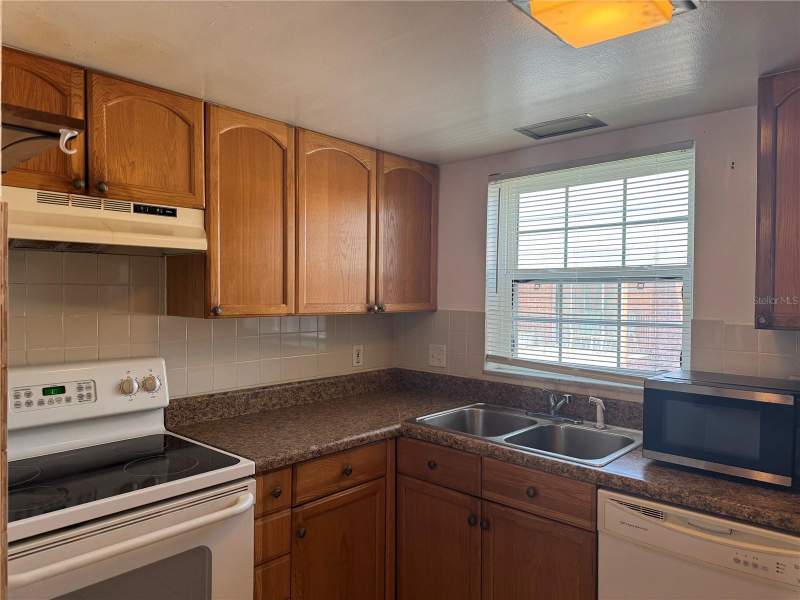 1 bedroom Condominium at 8542 10th Street #C, Jamestown Condo, St Petersburg — photo 3