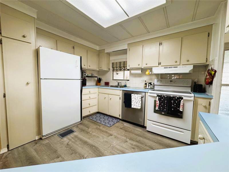 2 bedroom Mobile Home at 407 Palo Verde Drive, Hawthorne At Leesburg A Coop, Leesburg — photo 5