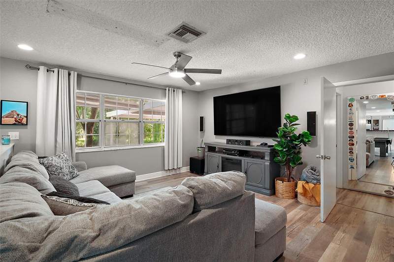 4 bedroom Single Family Residence at 705 Summit Court, Mount Dora Pt Rep Pine Crest Unit 02, Mount Dora — photo 5