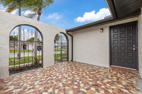 9401 Glen Moor Lane, Port Richey FL - photo 7 of 44