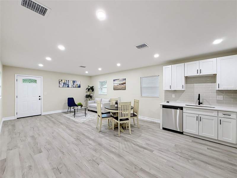 3 bedroom Single Family Residence at 38910 Merrell Avenue, Beg 108.8 Ft N Of SW Cor Of E 1/2 Of NE 1/4 Of NW, Umatilla — photo 3