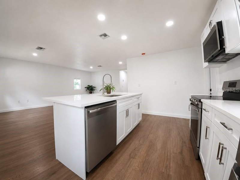 3 bedroom Single Family Residence at 9212 N Brooks Street, Fairview Terrace, Tampa — photo 5