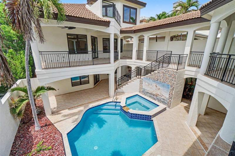 6 bedroom Single Family Residence at 11523 Andy Rosse Lane, Lanes F A Bayview Sub, Captiva — photo 2