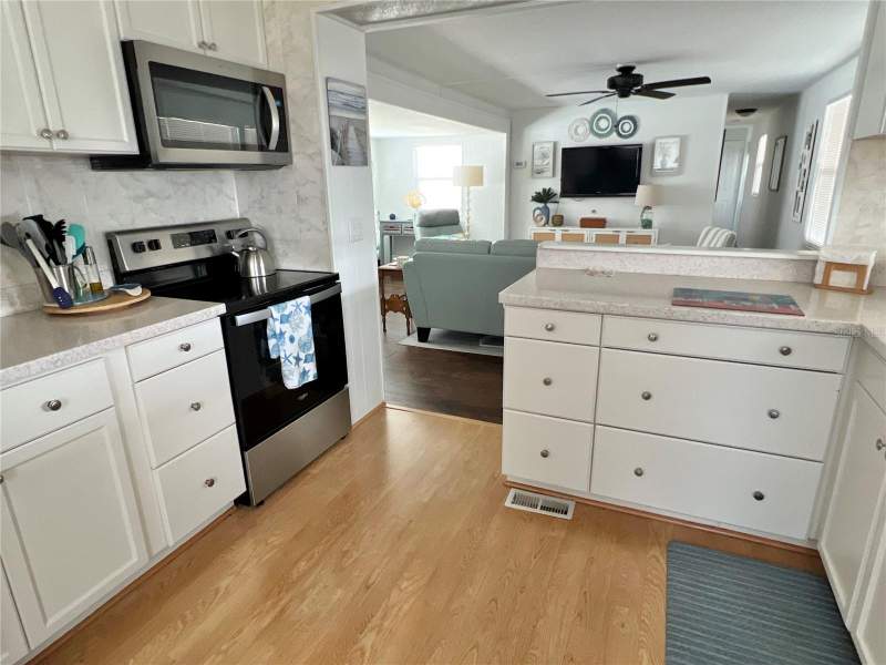 2 bedroom Mobile Home at 614 Mount Key Avenue #631, Mobel Americana Mobile Home Park Unrec, St Petersburg — photo 3