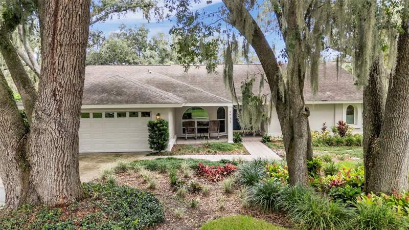 4 bedroom Single Family Residence at 2712 Laurel Oak Drive, Walden Lake Unit 20, Plant City — photo 2