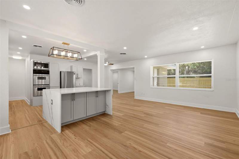 4 bedroom Single Family Residence at 2440 66th Avenue, Stephensons Sub 2, St Petersburg — photo 2