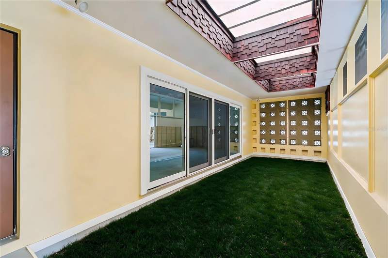 4 bedroom Single Family Residence at 3901 50TH AVENUE, MAXIMO MOORINGS, ST PETERSBURG — photo 2