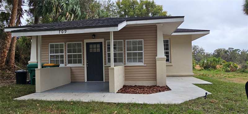 3 bedroom Single Family Residence at 709 S Highland Street, Mount Dora, Mount Dora — photo 1