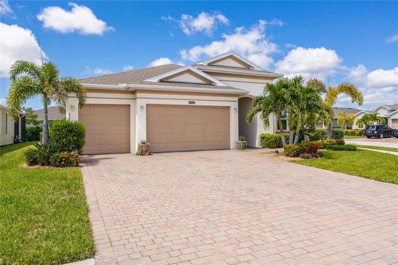 3 bedroom Single Family Residence at 3286 Baravaldo Circle, Entrada C1-C13 R-1 L1-L10 01 02, Cape Coral — photo 3