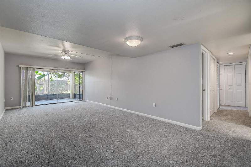 3 bedroom Condominium at 860 S Village Drive #106, Village Lake Condo, St Petersburg — photo 2