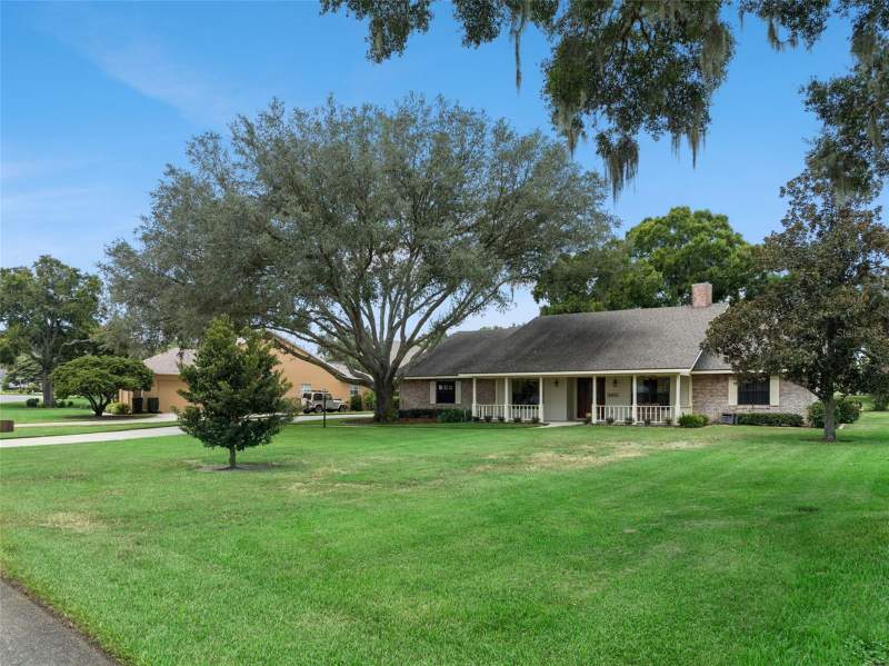 4 bedroom Single Family Residence at 34035 Park Lane, Green Tree Sub, Leesburg — photo 2