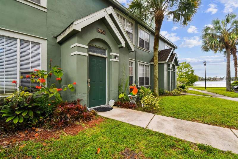 2 bedroom Condominium at 9064 Lake Chase Island Way, Lake Chase Condo, Tampa — photo 2