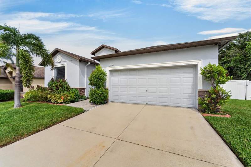 4 bedroom Single Family Residence at 13230 Wellington Hills Drive, Summerfield Crossings Village 2 Tr, Riverview — photo 5