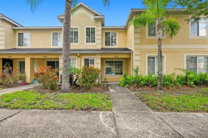 2 bedroom Townhouse at 10734 Keys Gate Drive, Summerfield Village 1 Tr 2, Riverview — photo 1