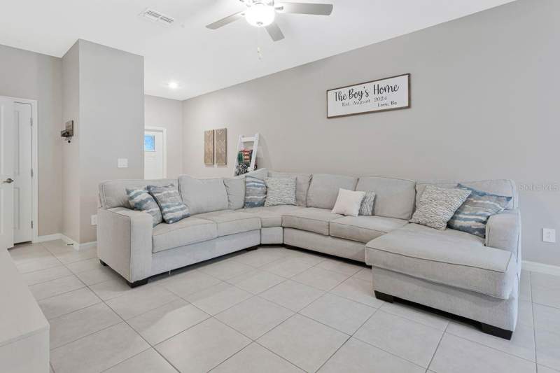 3 bedroom Townhouse at 6283 Shiner Street, The Townes At Lake Thomas, Land O Lakes — photo 4