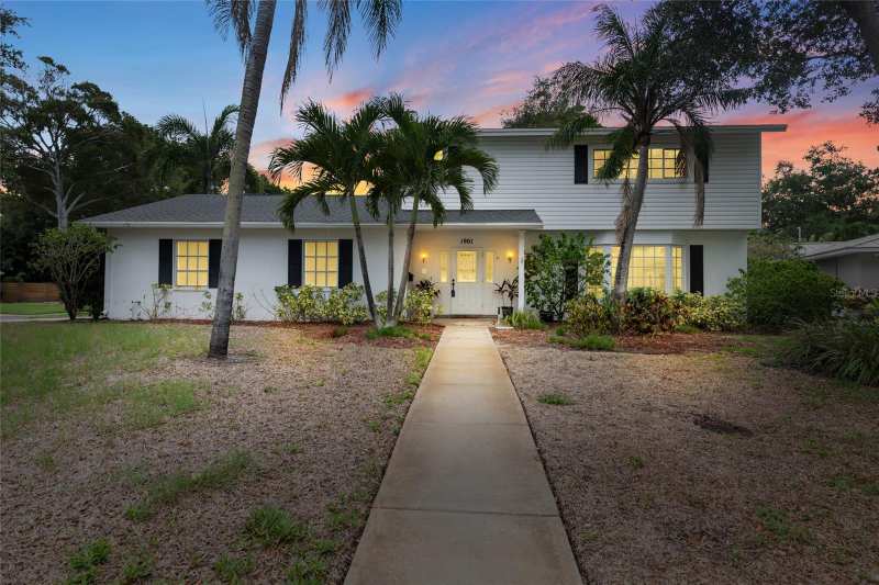 3 bedroom Single Family Residence at 1901 Dormieone Road, Golf Course & Jungle Sub Blocks V & W Pt Re, St Petersburg — photo 1