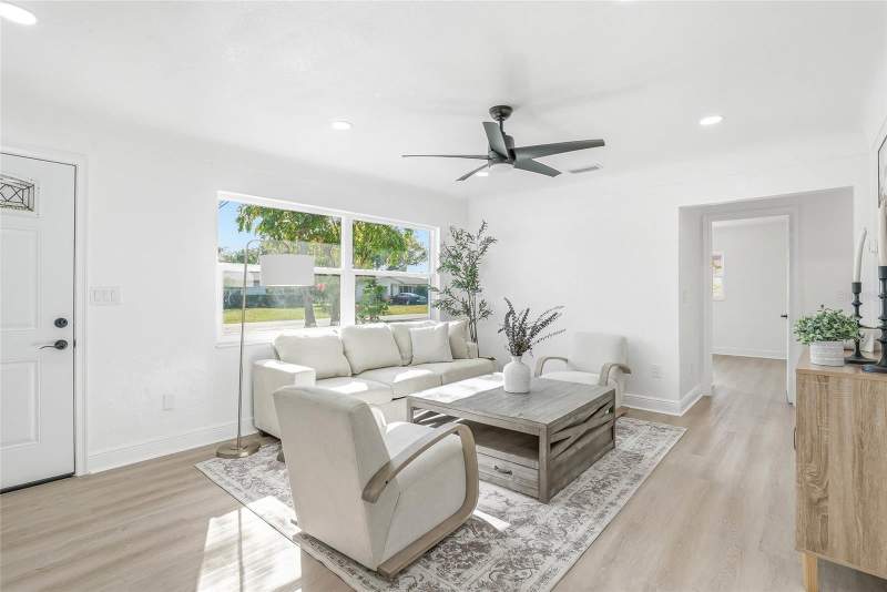 3 bedroom Single Family Residence at 4720 Mohegan Road, Edgewater Estates, St Petersburg — photo 2
