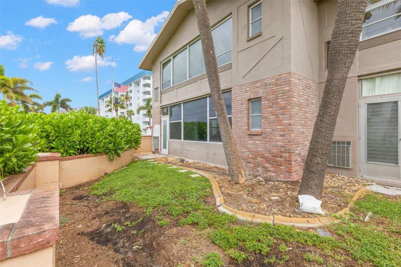 2 bedroom Condominium at 2 CAUSEWAY BOULEVARD #101, ROYAL STEWART ARMS, DUNEDIN — photo 2