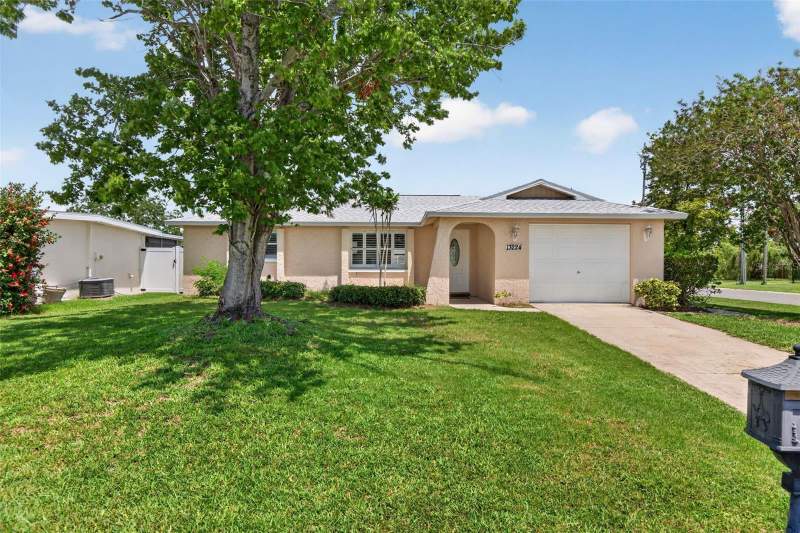 2 bedroom Single Family Residence at 13224 Neptune Drive, Pleasure Isles, Hudson — photo 2