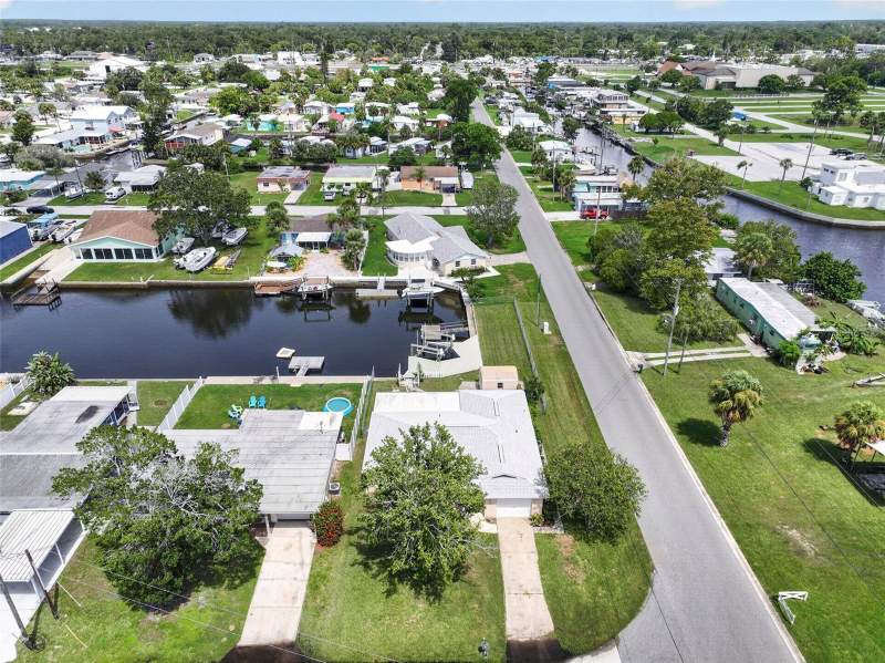 2 bedroom Single Family Residence at 13224 Neptune Drive, Pleasure Isles, Hudson — photo 4