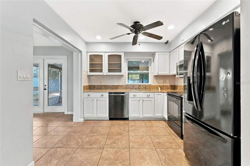 3 bedroom Single Family Residence at 1215 Lakeshore Boulevard, Lake Front Add To Town Of St Cloud, St Cloud — photo 4