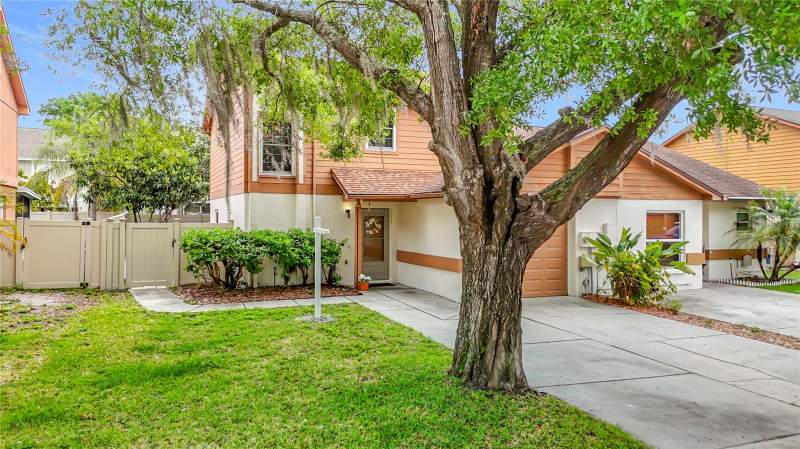 2 bedroom Townhouse at 16851 Le Clare Shores Drive, Le Clare Shores, Tampa — photo 2