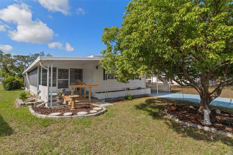 2 bedroom Manufactured Home at 9075 Highpoint Boulevard, High Point Mh Sub, Brooksville — photo 3