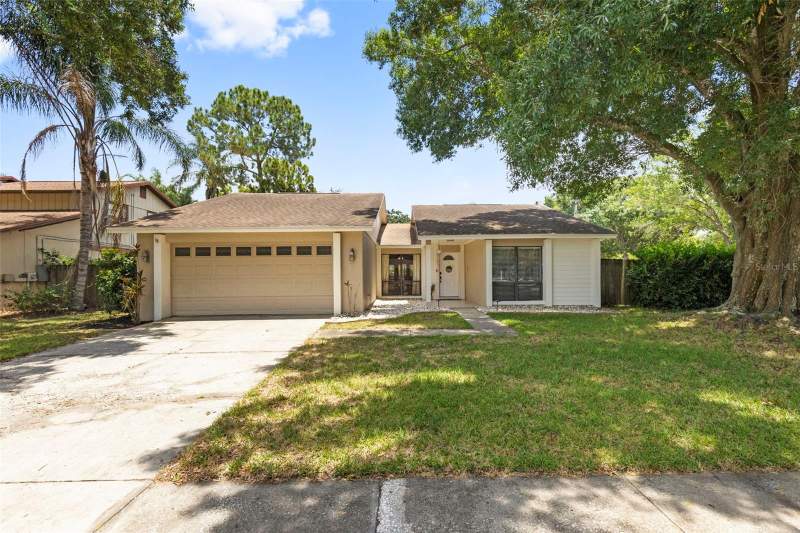15701 COUNTRY LAKE DRIVE