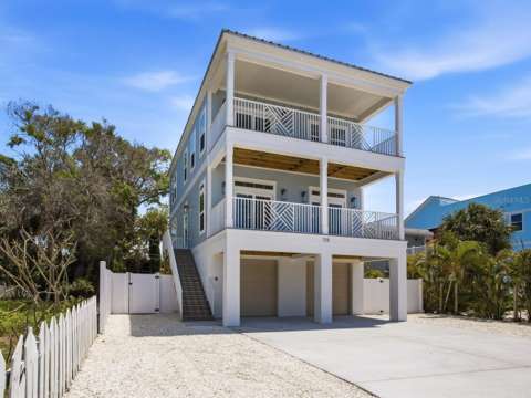140 92Nd Avenue, 4-bedroom for sale in Treasure Island