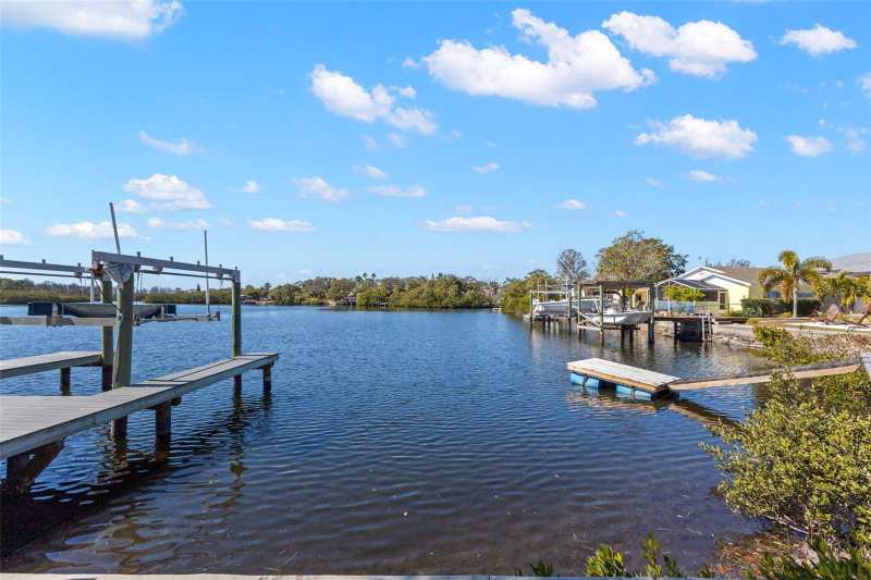 4 bedroom Single Family Residence at 2138 Bayou Drive, Baileys Bluff Estates, Holiday — photo 1