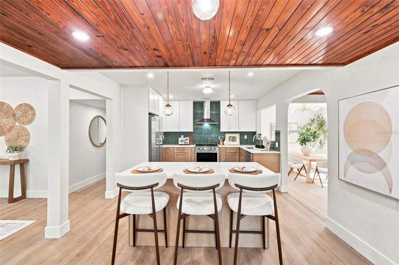 3 bedroom Single Family Residence at 7326 11TH AVENUE, JUNGLE COUNTRY CLUB 2ND ADD, ST PETERSBURG — photo 2