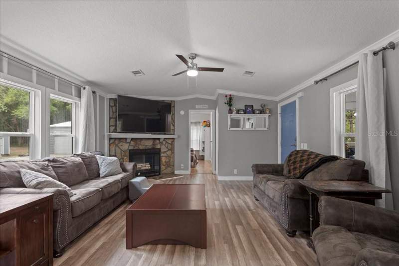2 bedroom Manufactured Home at 16221 SW 67th Place, Archer, Archer — photo 4