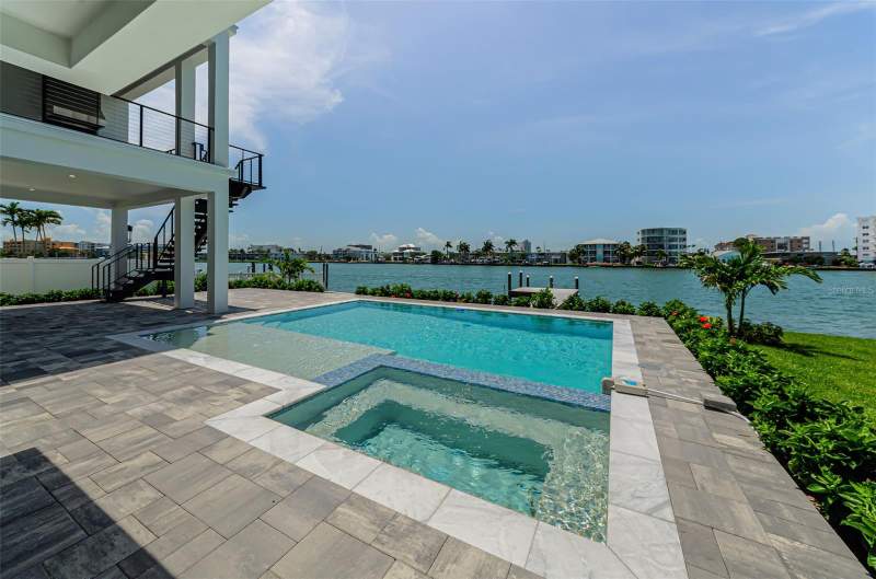 5 bedroom Single Family Residence at 43 Dolphin Drive, Paradise Island 1st Add, Treasure Island — photo 2