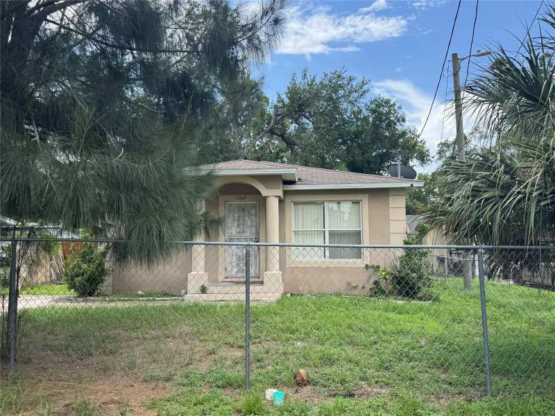 3 bedroom Single Family Residence at 2609 E Emma Street, Englewood, Tampa — photo 1