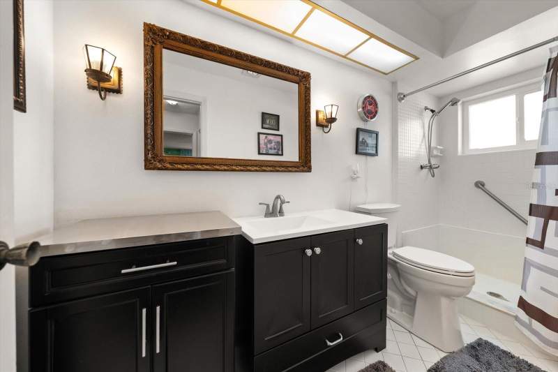 2 bedroom Villa at 1651 S Lake Avenue #3, Normandy Park South, Clearwater — photo 2