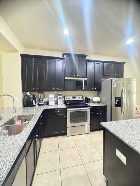 2515 Nouveau Way, Kissimmee FL - photo 9 of 36
