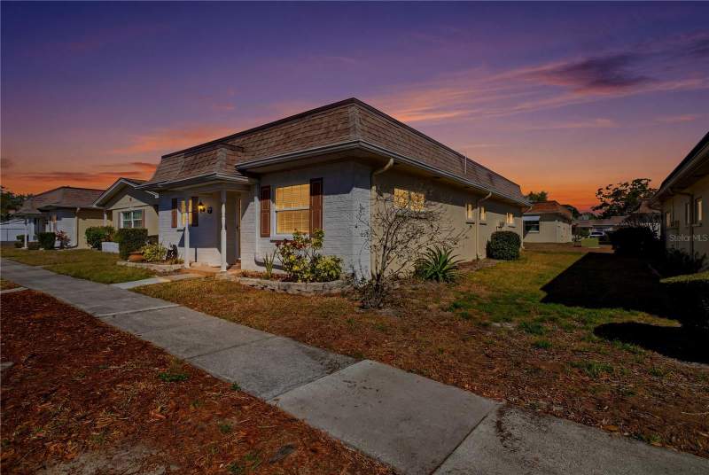 2 bedroom Villa at 1636 S Lake Avenue #1, Normandy Park South, Clearwater — photo 2